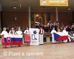 Mezinárodní folklorní festival Písní a tancem